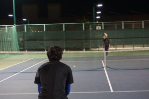 人の密は避け、プレーは密に